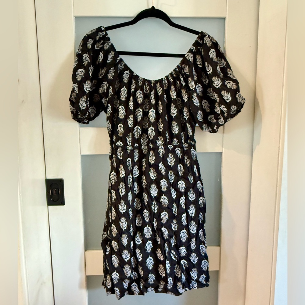 Old Navy Black and White Puff Sleeve Sundress